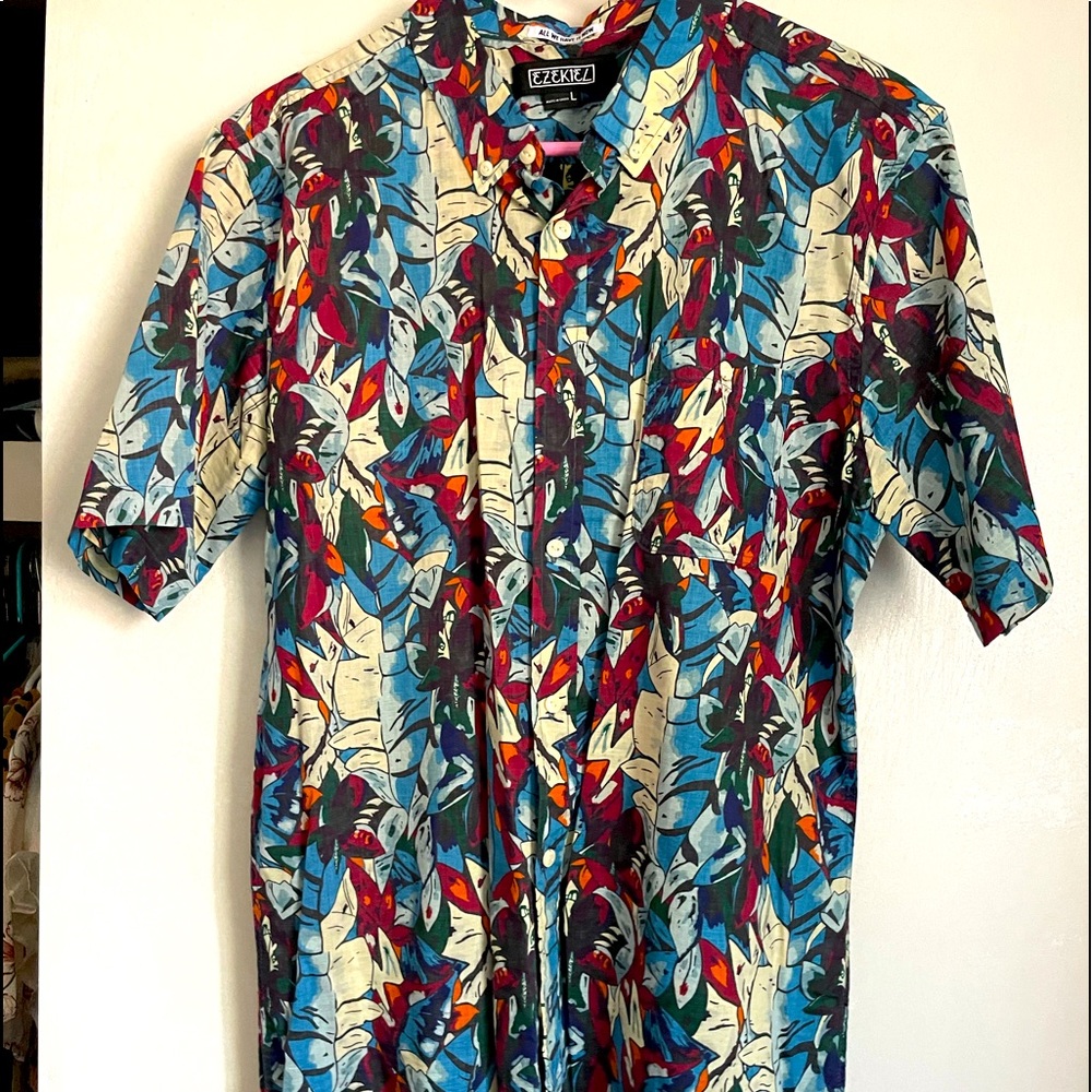 Short sleeve button up thin fresh material
